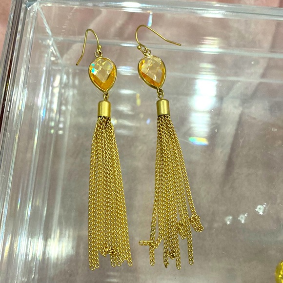 Brand new long earrings in golden - Picture 1 of 1